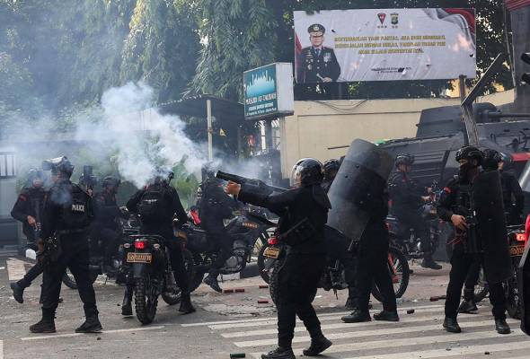 Tear gas fired near Bandung campuses
